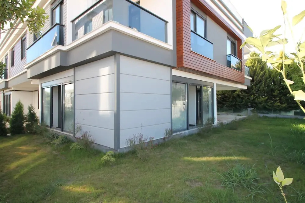 Professionally Maintained Spacious New Suites 2-2