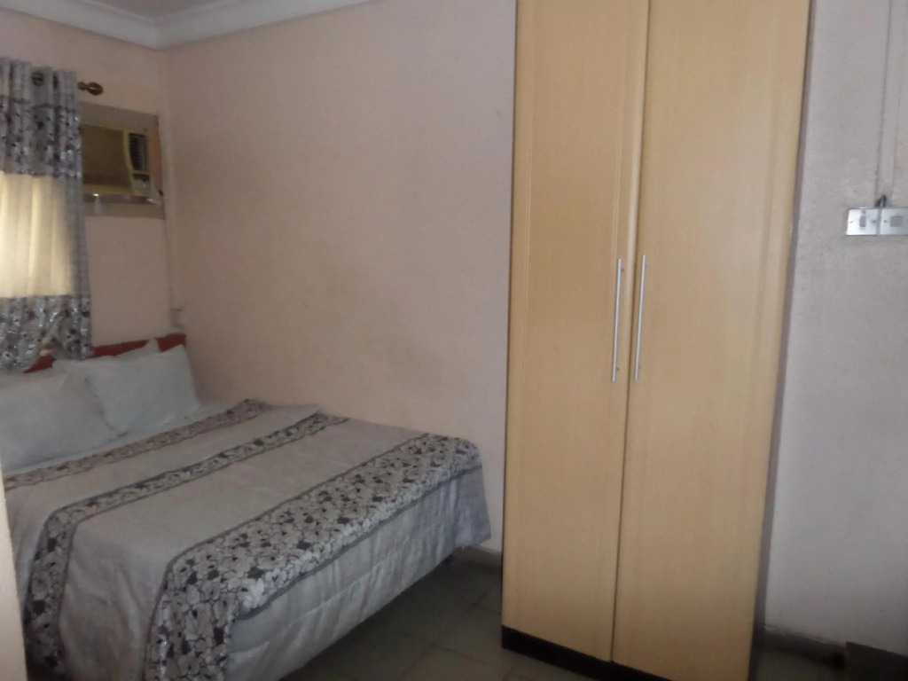 Maxton Suites Magodo
