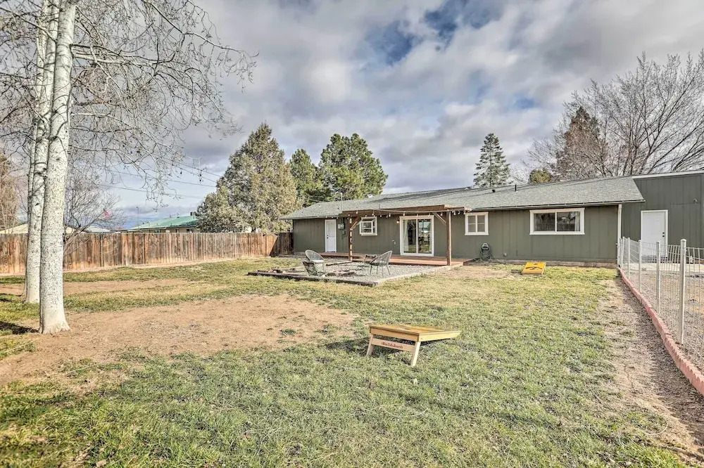 Relaxing Redmond Retreat: Golf, Hike & Ski!