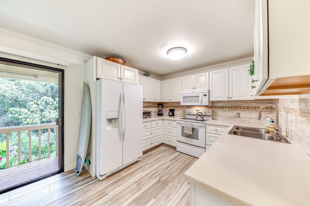 ~ 2 Mi to Beach: Princeville Condo w/ Private Deck