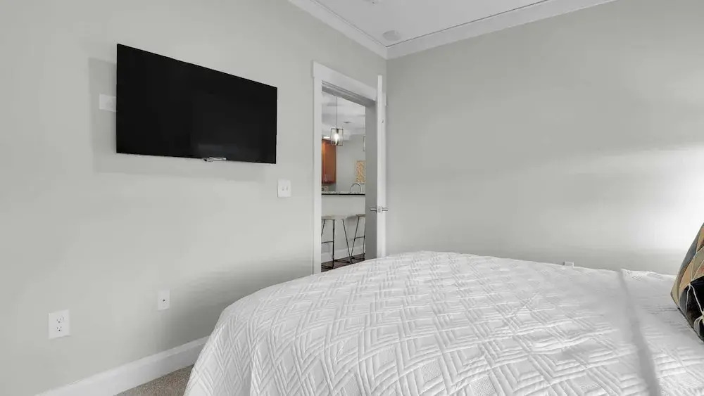 Sleeps 28 4 Suites in Walkable Historic District The Juliette by Avantstay