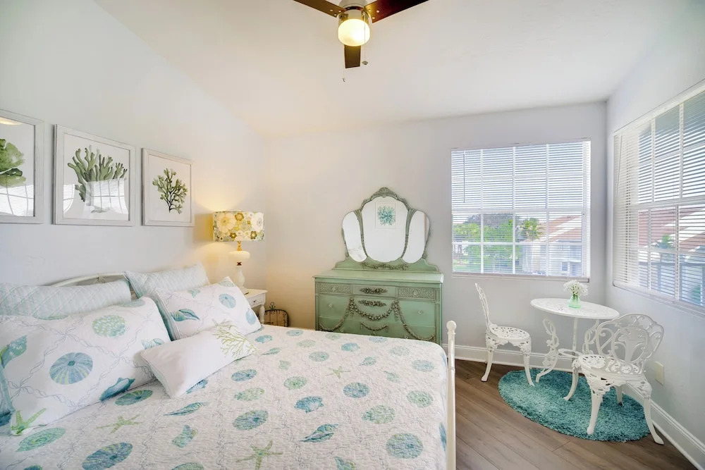 Walk to Canova Beach Park: Couple's Coastal Condo