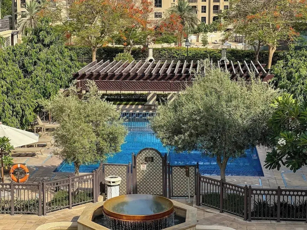 Durrani Homes - Designer 2BR Apt with stunning Burj Khalifa and Fountain View