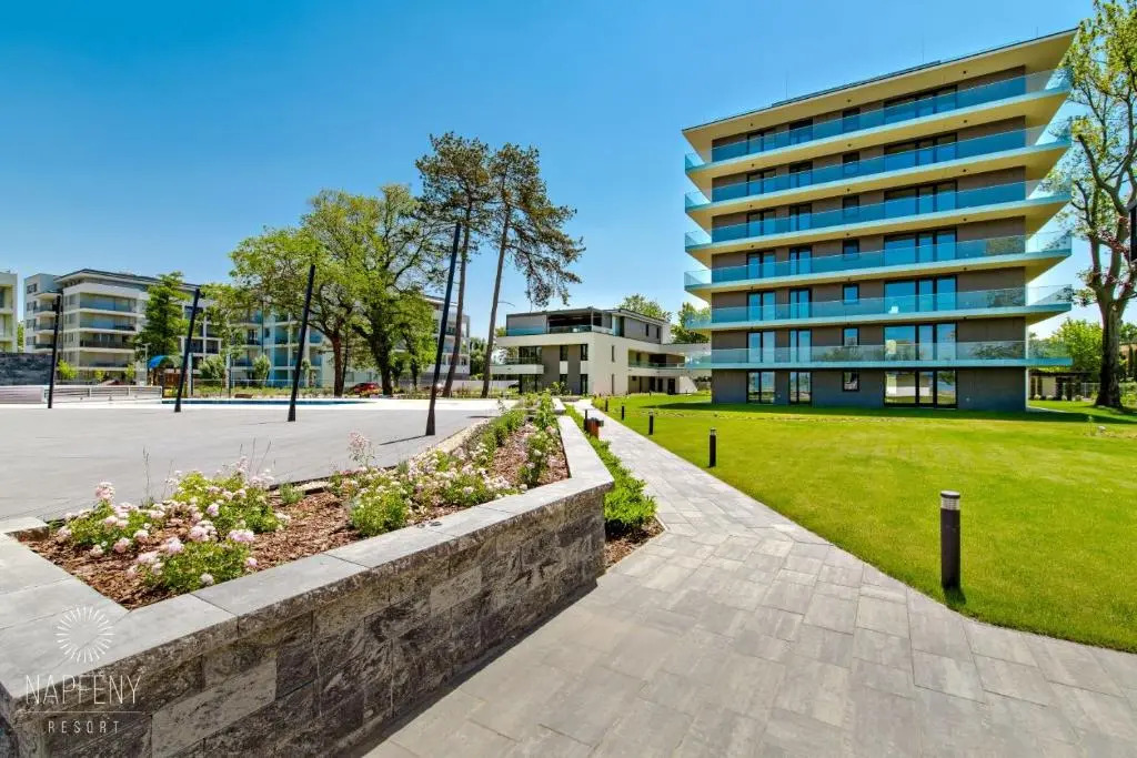 Premium Lelle Waterfront Resort Clyde