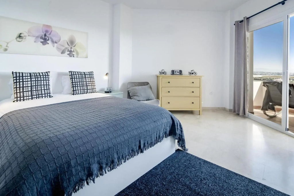 LL- Cozy apartment just next to the beach
