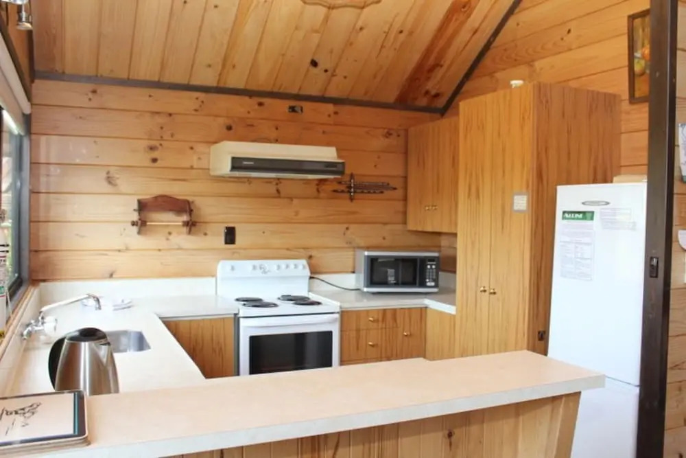 58b Chalet Cres