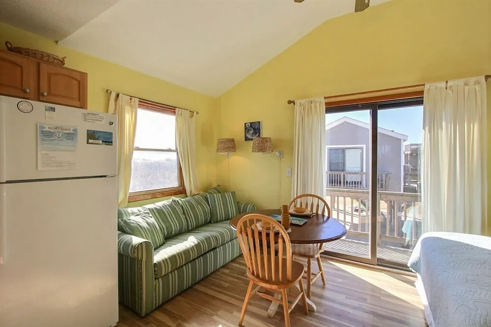 40 Hatteras Blew Studio Bedroom Condo by RedAwning