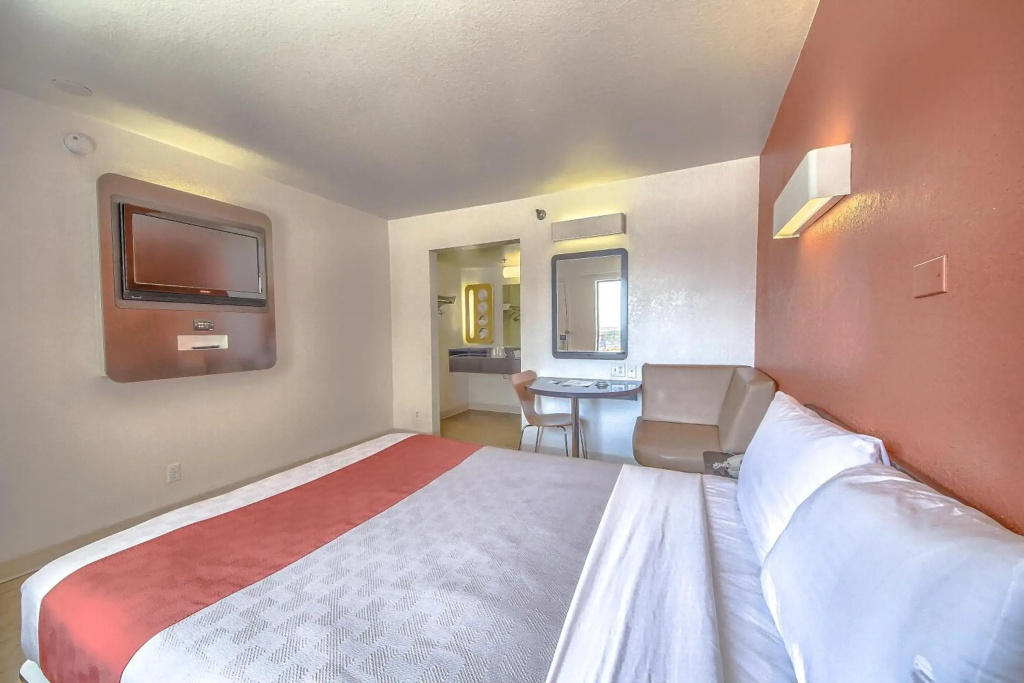 Motel 6 San Antonio, TX - Fiesta