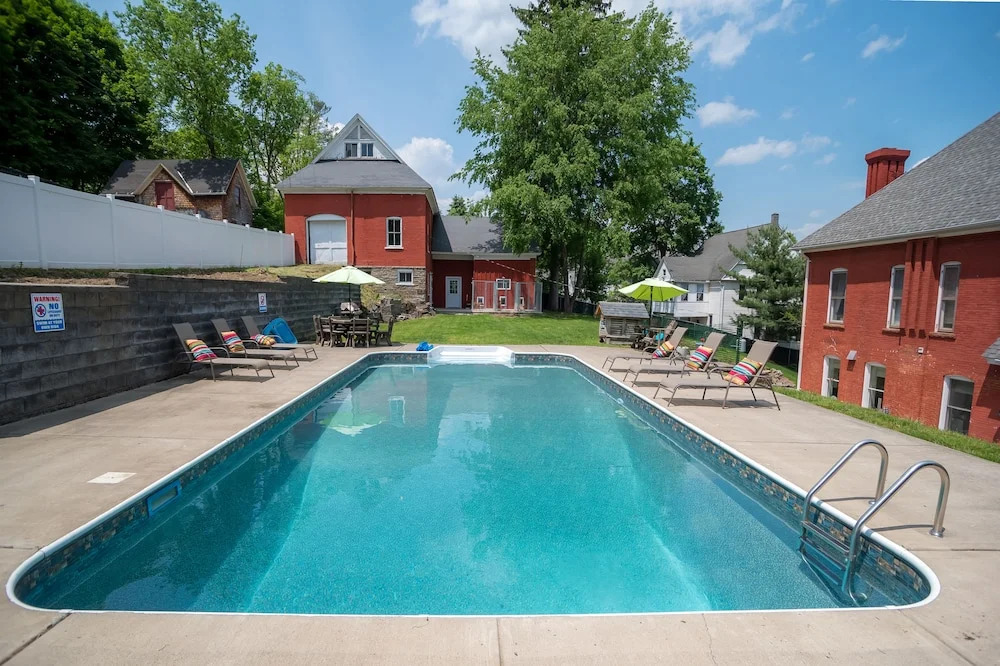 Hatch House Bed & Breakfast