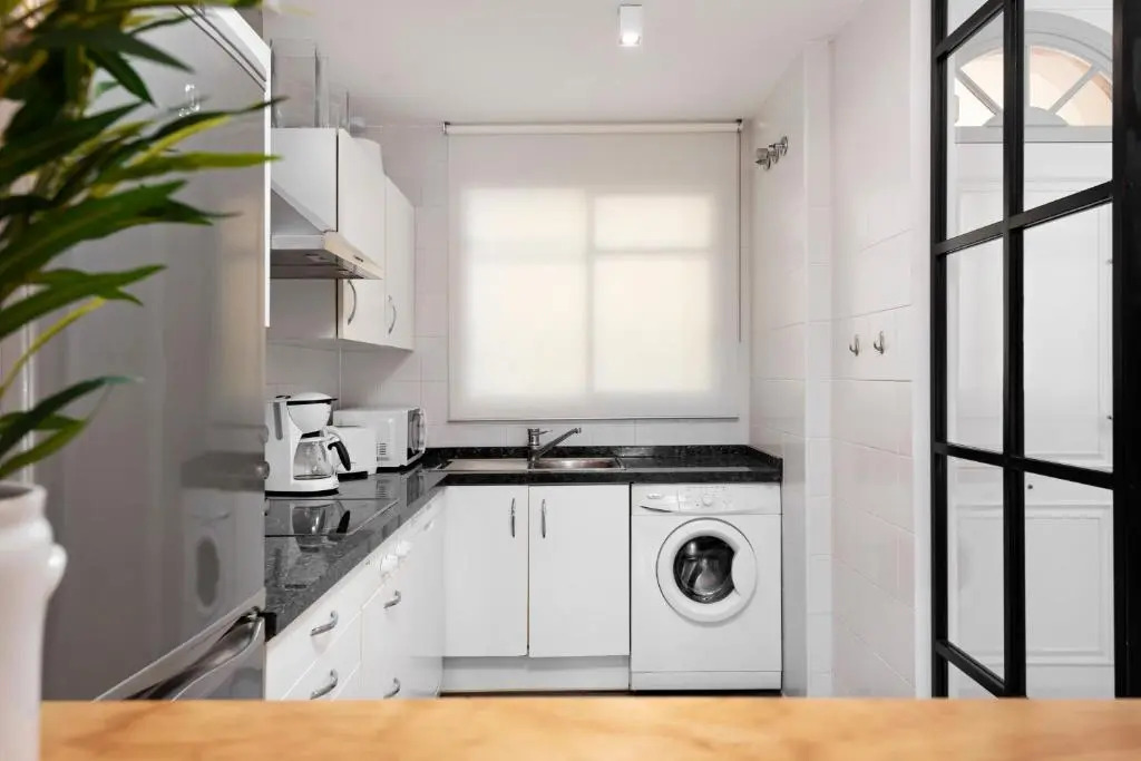Bright 2 Bedroom apartment with parking space and swimming pools in Aloha Gardens