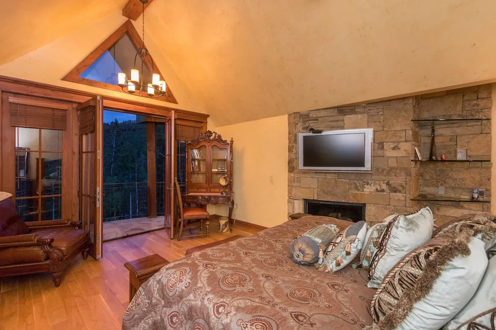 Stonegate Chalet - 4 Br Home