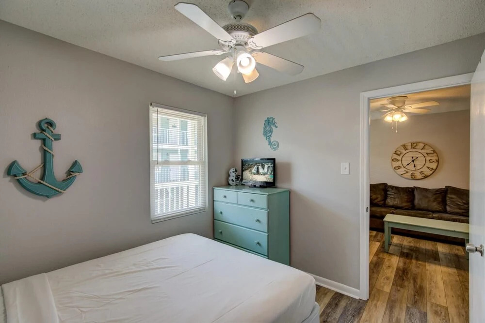 Fantastic Condo in Gulf Shores Directly on the Beach With Pool Covered Parking
