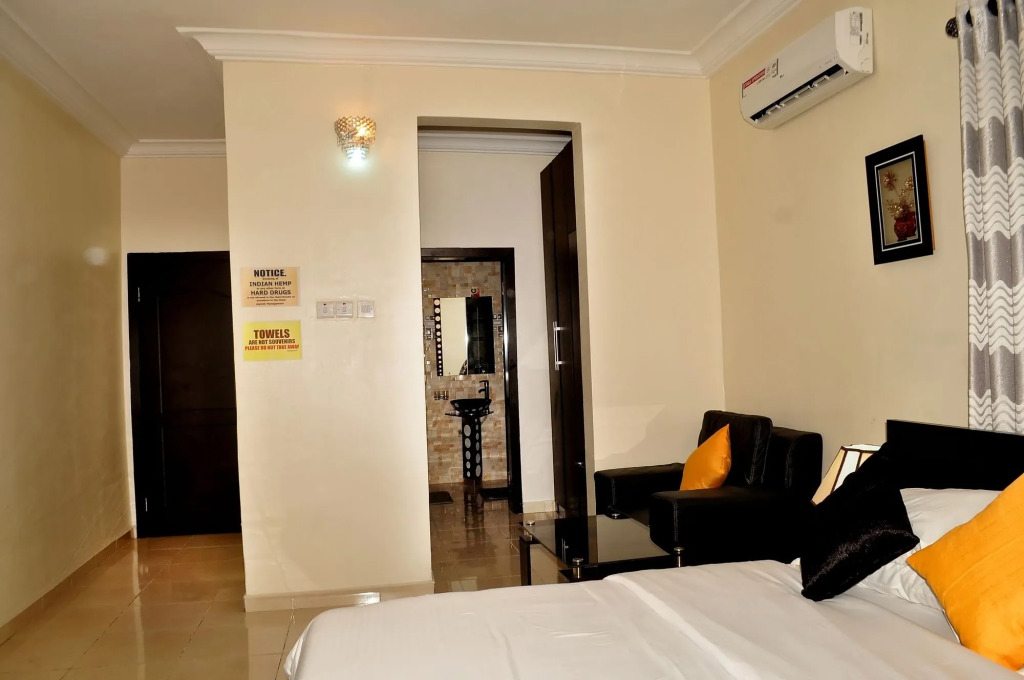 J Gibson Hotel