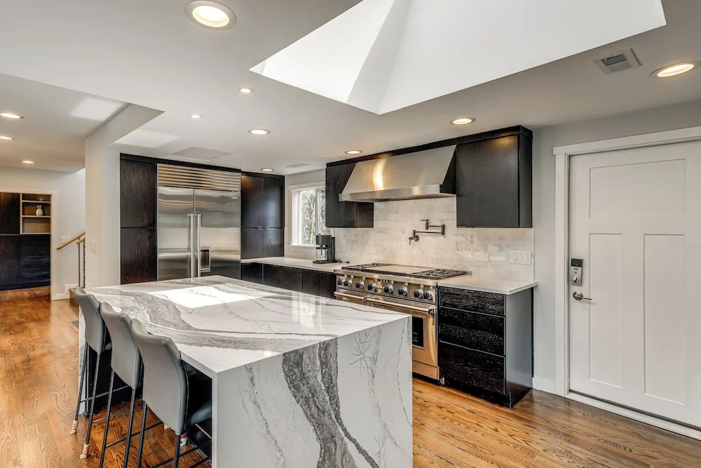 Modern Broadway Luxury: Spacious Seattle Home