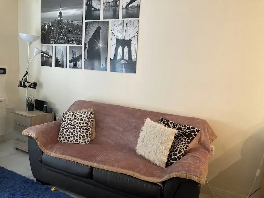 Bright London Retreat Near North Acton Tube