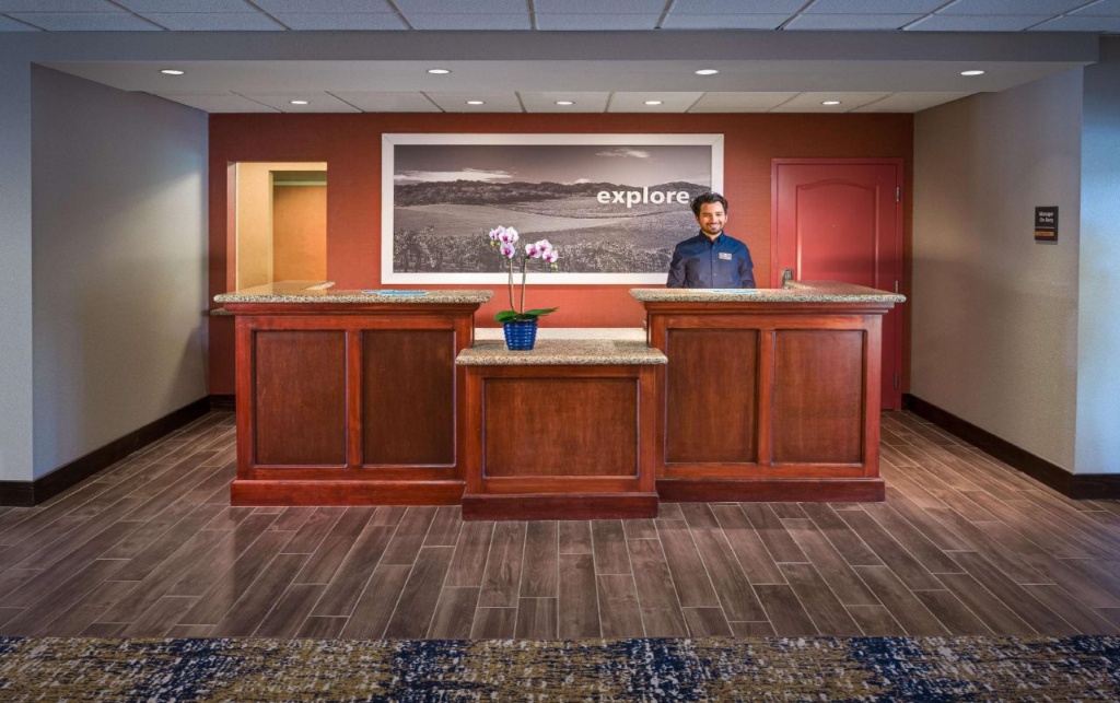 Hampton Inn & Suites Windsor-Sonoma Wine Country