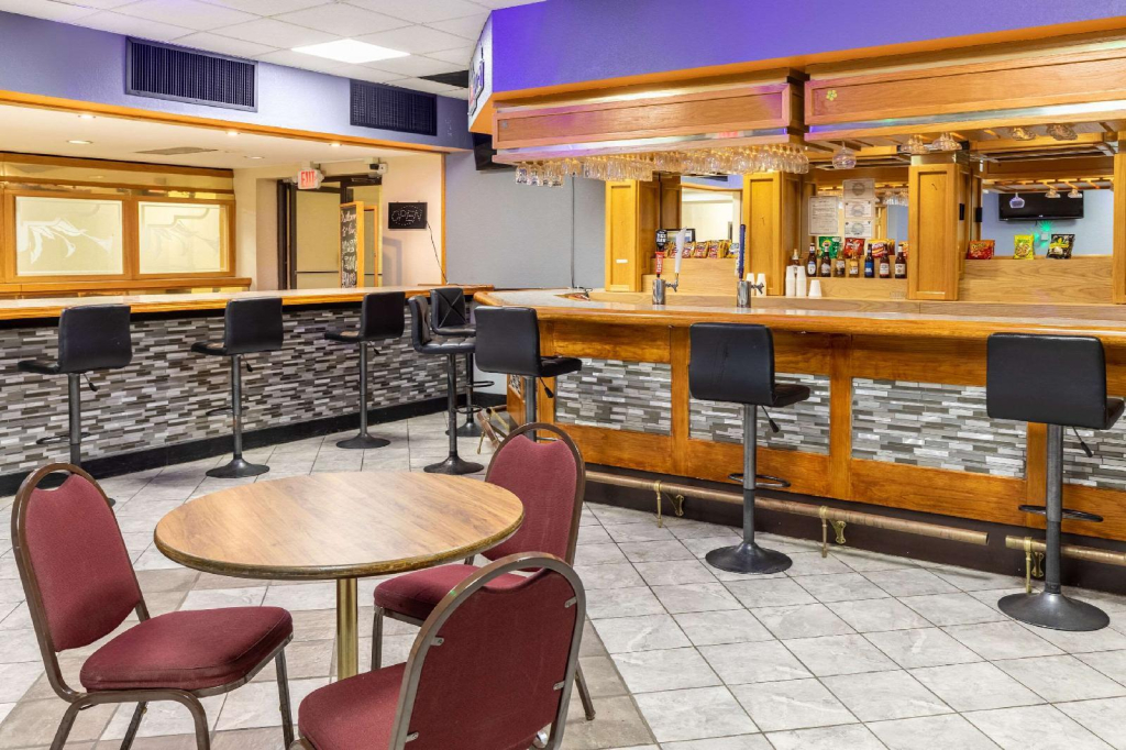 Holiday Inn Newport-I-40 Exit 435