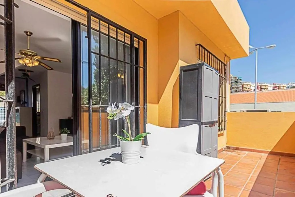 797 Holiday Rentals - Adosado para 6 a 1 min de la playa Carihuela