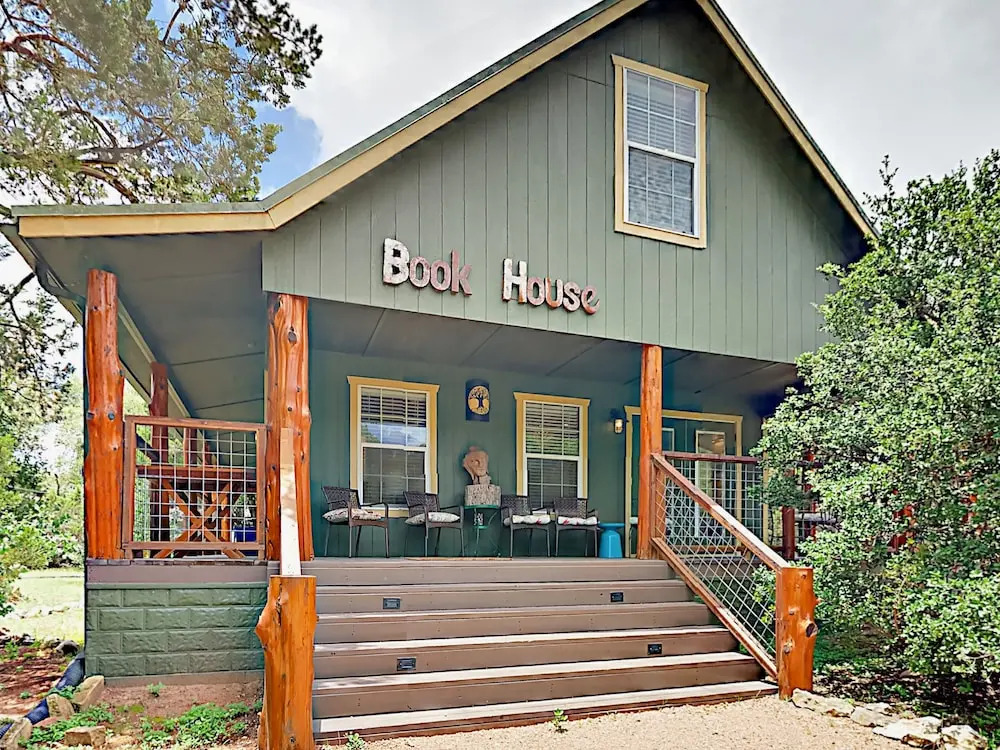 10202 Wommack Rd House - 5 Br home by RedAwning