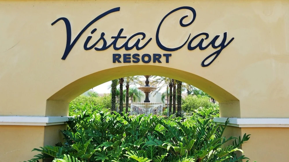 Spacious Vista Cay Condo, near Resort Pool