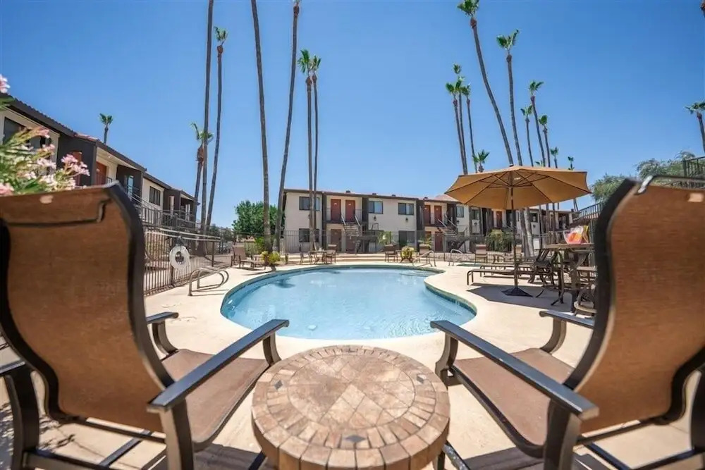 237- Fully Furnished with WiFi by RedAwning