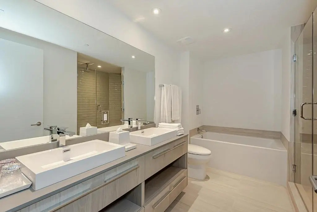 5 Stars 2BR in the SKY UNIQUE Ocean & Bay View BALCONY