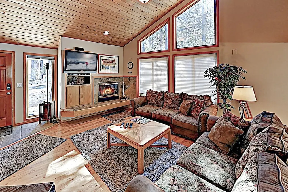 New Listing! All-season Haven - Hot Tub, Ping-pong 3 Bedroom Home