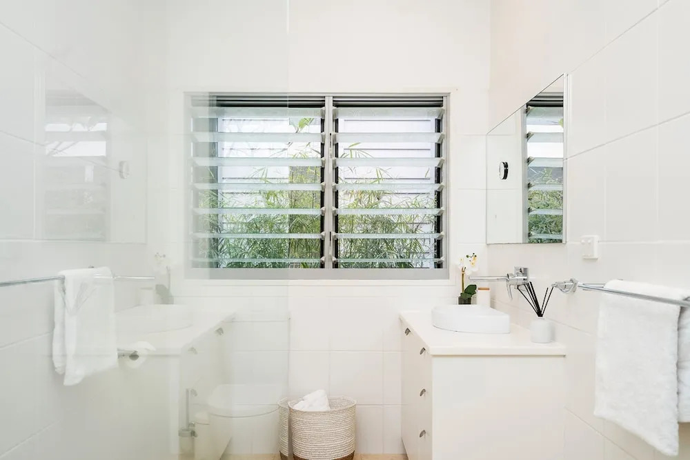 The White Rabbit - with studio & covered deck