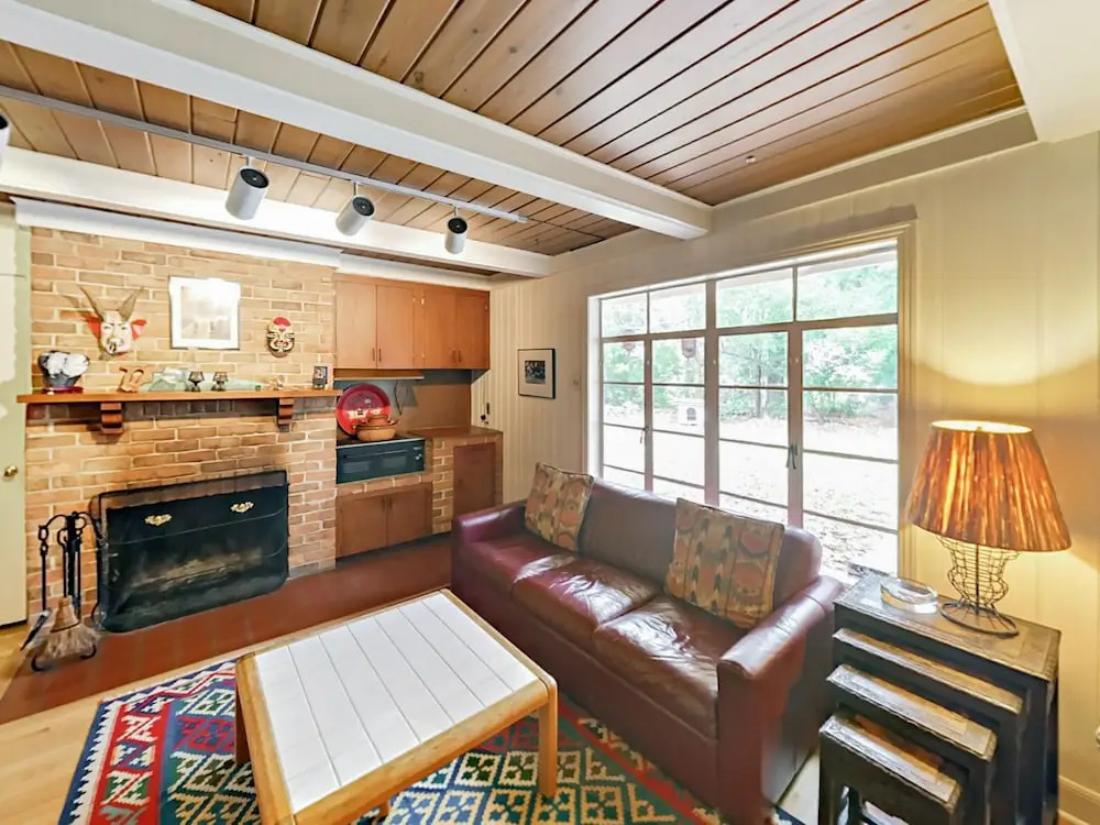 Light-Filled Charmer - 2 Br Home