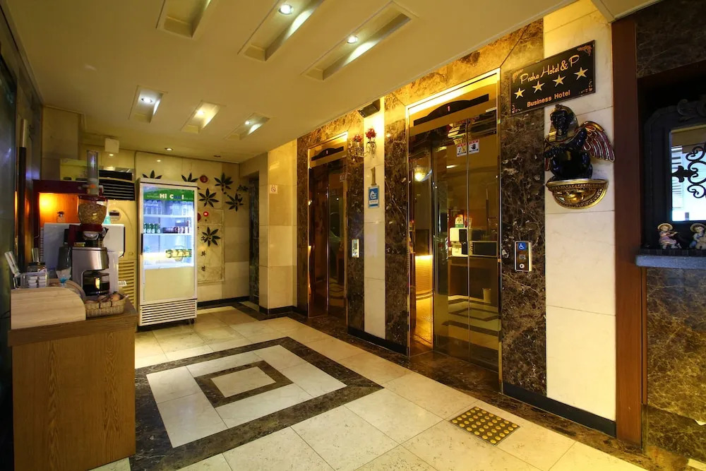 S Hotel