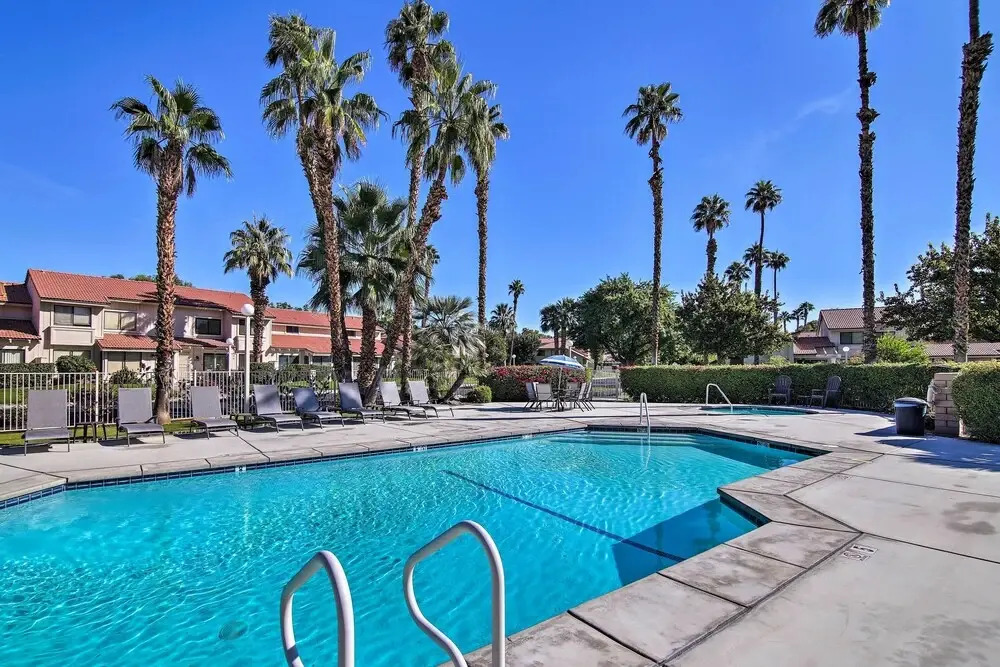 Modern Palm Springs Townhome Near Golf Courses