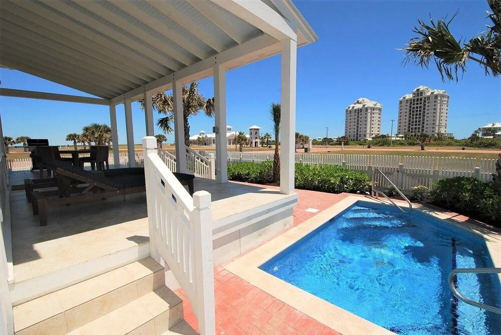 Coastal - Private Home Close To Beach & Bay 2 Bedroom Home by RedAwning