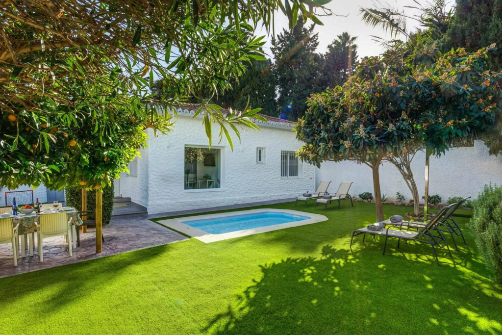 Villa Conchita By Seric,15´ walking to the beach