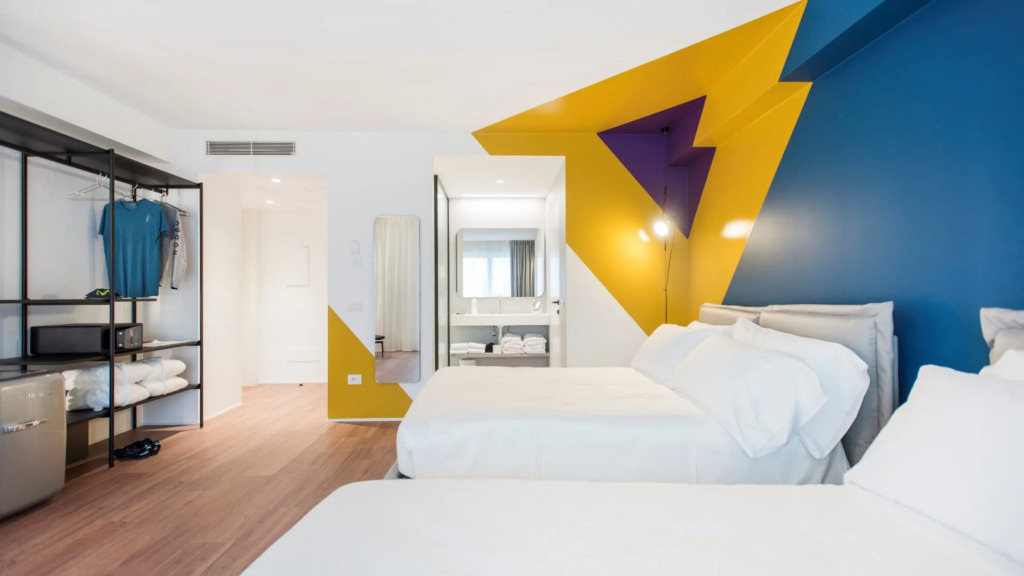 HOODY ACTIVE & HAPPINESS HOTEL