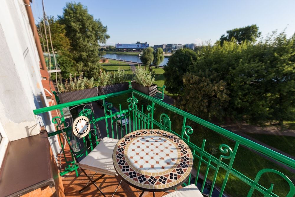 Wawel Apartments - Riverside Castle