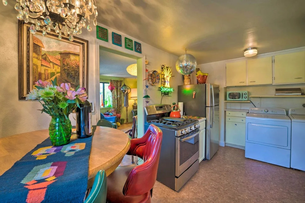 Walk to Olde Town Arvada - 1940 Vintage Bungalow!