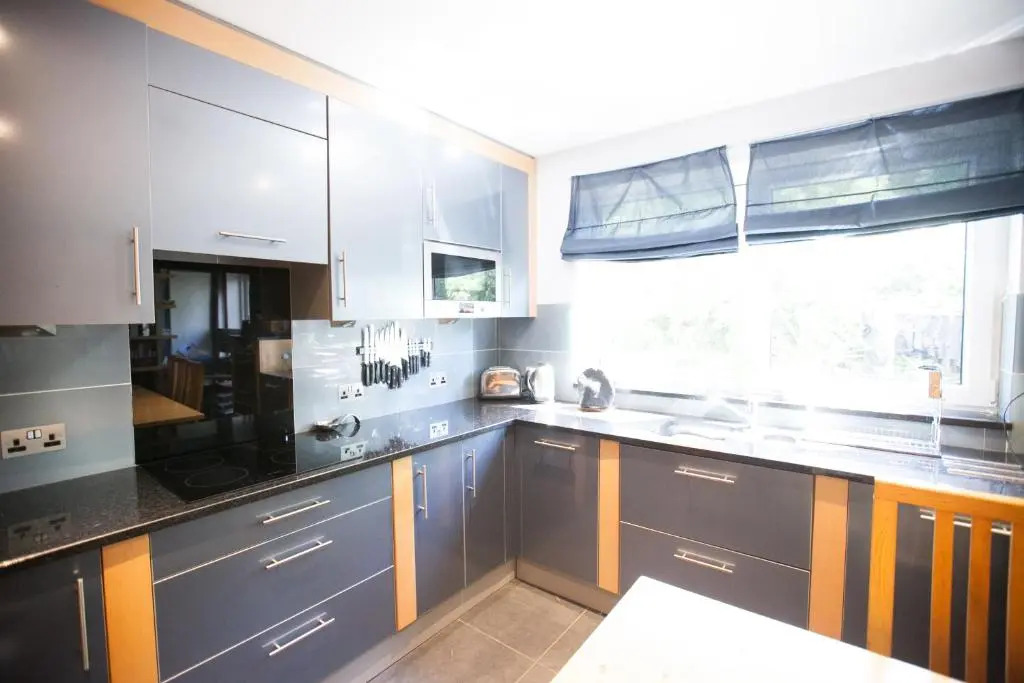 Honest University Apartment 2