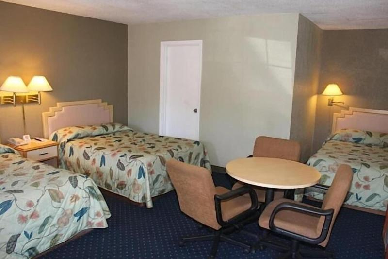 Western Village Inn-NEWLY RENOVATED