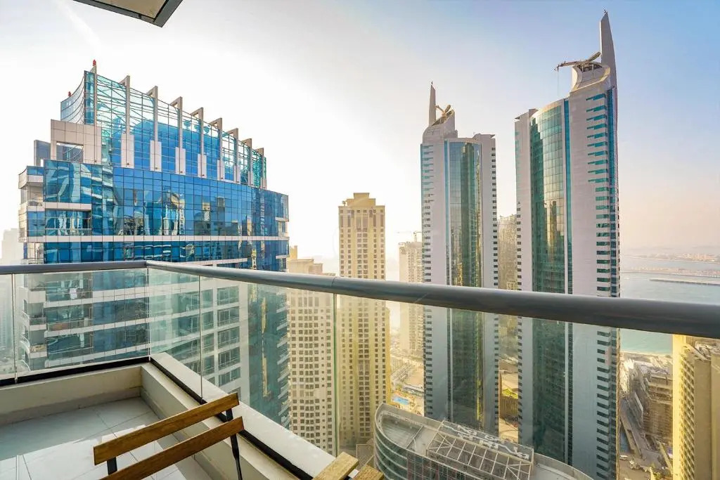 KeyHost - Elegant 2BR Central Towers - Dubai Marina - K3620