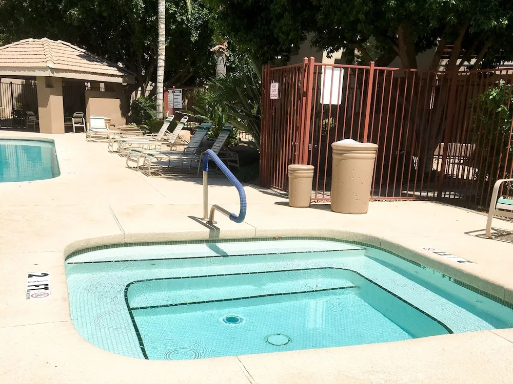 Stylish & Spacious Condo W/ Pool, SPA & Gym Condo