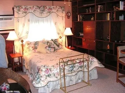 Gelinas Manor Victorian Bed & Breakfast