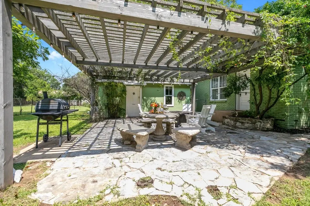 Gorgeous Home 2 Blks to Main St With Pool and Spa!