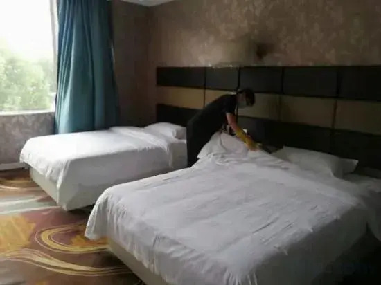 Loft Holiday Hotel (Lianyungang Minzhu Road Old Street Branch)