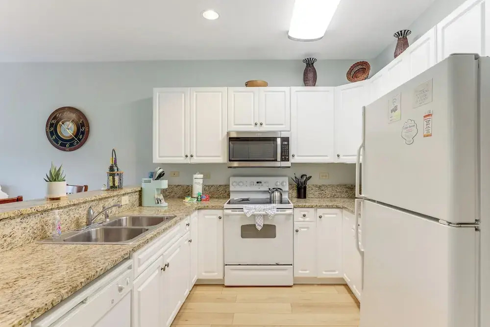 ~ 6 Mi to Ocean w/ Pool & Golf: Myrtle Beach Condo