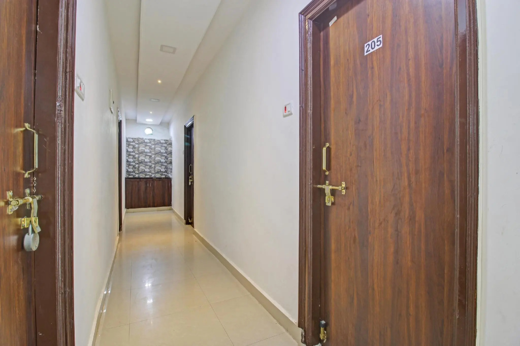 OYO 84861 Hotel Rise & Shine