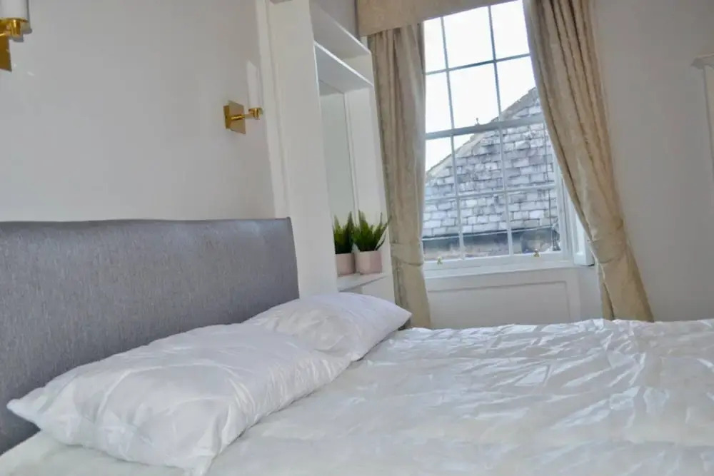 Incredible Edinburgh Penthouse Apartment With Roof Terrace