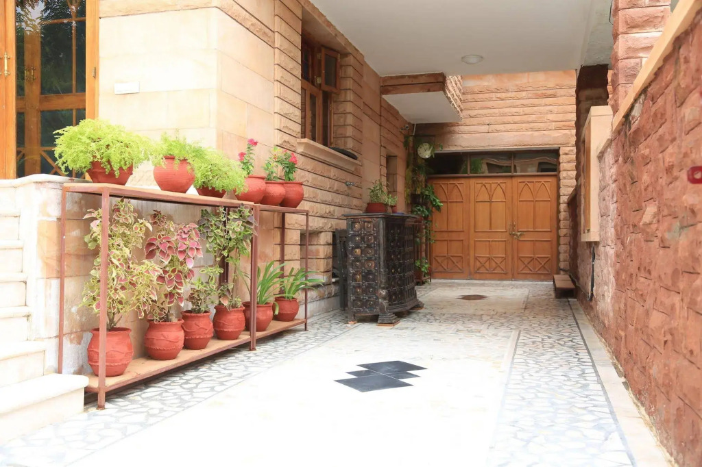 Apnayt Villa - A Luxury Homestay