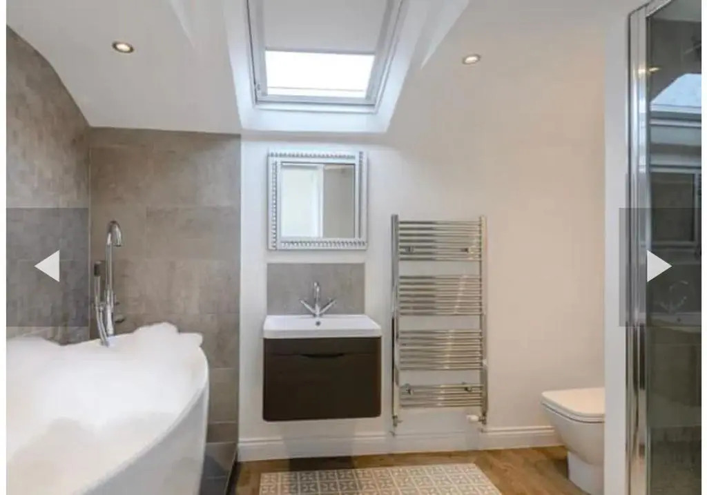 West Cottage. Central, beautiful, 2 mins to beach