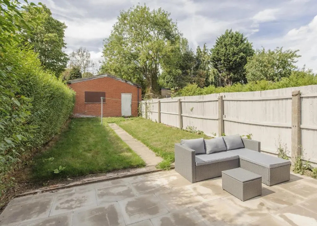 Birmingham Contractor House sleeps 8 Private Garden near M6 Motorway Business Wi-FI and Netflix
