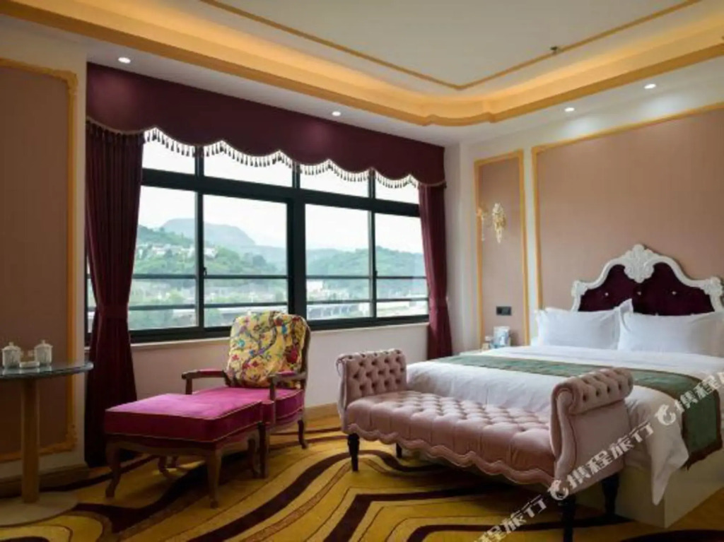 Platform  Hotel